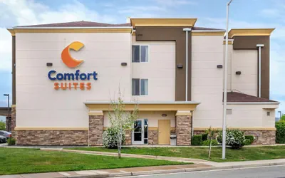 Photo 2 - Comfort Suites Redding - Shasta Lake