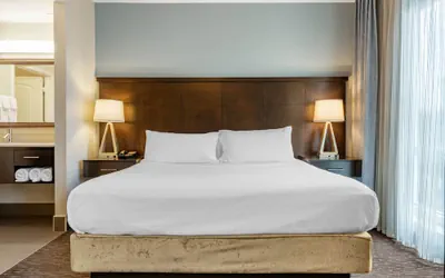 Photo 4 - Staybridge Suites St. Petersburg Downtown by IHG