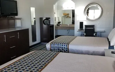 Photo 5 - HomeBridge Inn and Suites