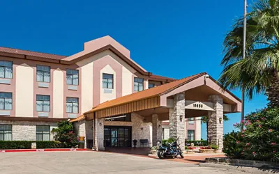 Photo 2 - Quality Inn & Suites Buda