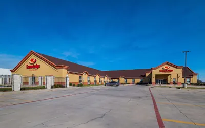 Photo 2 - Econo Lodge Inn & Suites Bridgeport