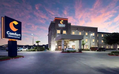 Photo 2 - Comfort Inn & Suites Victoria North