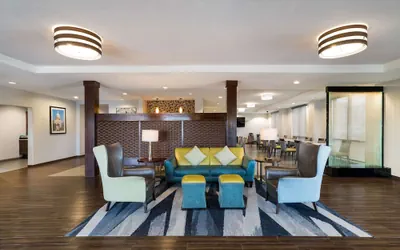 Photo 4 - Comfort Inn & Suites Victoria North