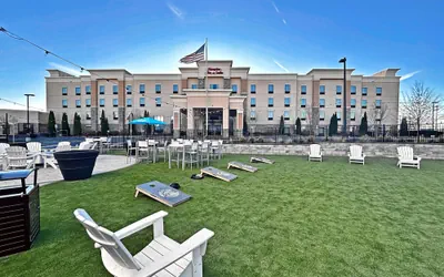 Photo 2 - Hampton Inn & Suites Robbinsville