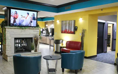 Photo 4 - Parkwood Inn & Suites