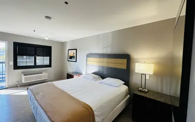 Photo 3 - Casa Blanca Express & Suites Cypress Buena Park - Anaheim Area