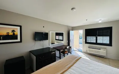 Photo 4 - Casa Blanca Express & Suites Cypress Buena Park - Anaheim Area