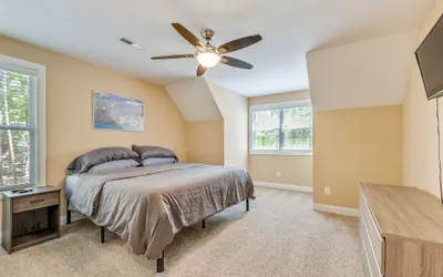 Photo 5 - Lake Wateree Vacation Home 4 Bedroom Home by Redawning