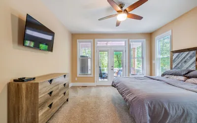 Photo 3 - Lake Wateree Vacation Home 4 Bedroom Home by Redawning