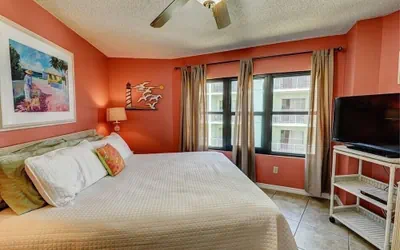 Photo 4 - Harbour Place 306 2 Bedroom Condo by RedAwning