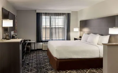 Photo 2 - La Quinta Inn & Suites by Wyndham Lake George