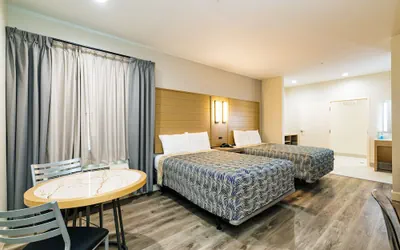 Photo 4 - Palace Inn IAH Houston Bush Intercontinental Airport