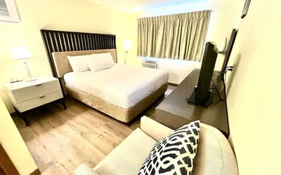 Photo 4 - Moline Bell Hotel