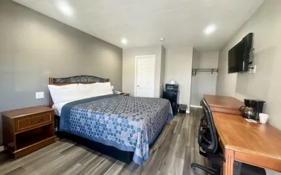 Photo 2 - Villa Court Inn Oroville