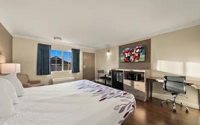 Photo 2 - Red Roof Inn Los Angeles – Bellflower