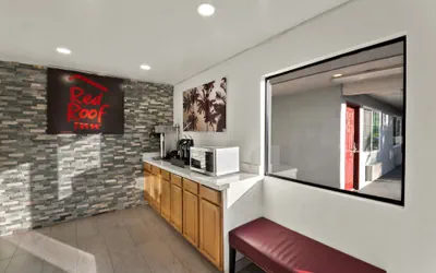 Photo 4 - Red Roof Inn Los Angeles – Bellflower
