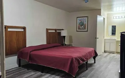 Photo 5 - Pharr Executive Inn