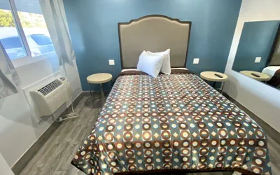 Photo 2 - Dixie Motel