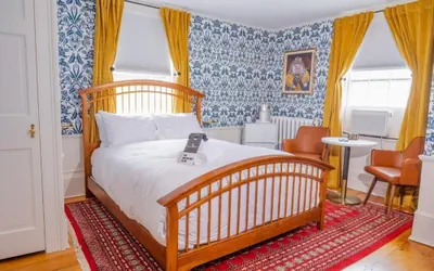 Photo 3 - Sally Webster Inn