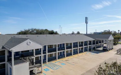 Photo 2 - Deluxe Inn & Suites Morgan City