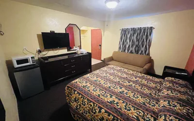 Photo 4 - Royal Palms Motel & RV Park