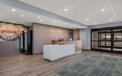 Photo 4 - Hampton Inn Williams