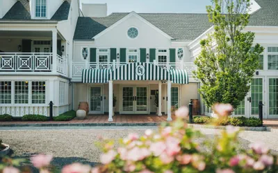 Photo 2 - Canoe Place Inn and Cottages