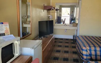 Photo 4 - Smokies Motel