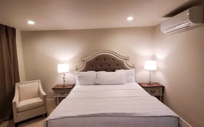 Photo 5 - Lakeview Hotel