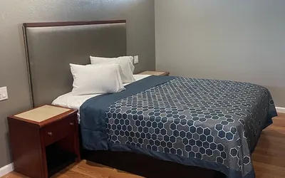 Photo 5 - ROYAL MOTEL TRACY LLC