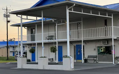 Photo 2 - Towne Inn