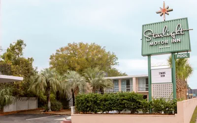 Photo 2 - Starlight Motor Inn