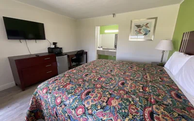Photo 4 - Executive Inn & Suites