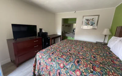 Photo 5 - Executive Inn & Suites