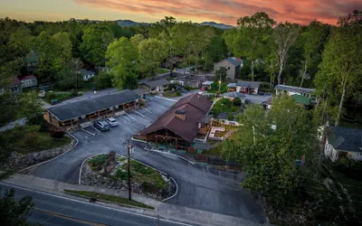 CedarWood Inn