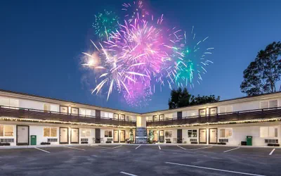 Photo 2 - California Inn