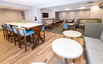 Photo 3 - Hampton Inn Selma, Ca