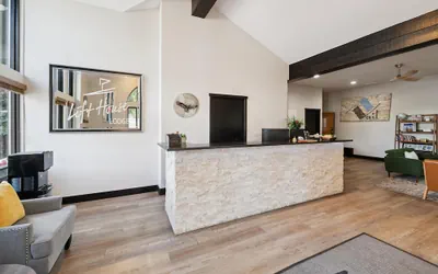Photo 5 - Lift House Lodge, Close to Gondola, Premium Studio Condo