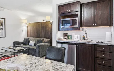 Photo 2 - Lift House Lodge, Close to Gondola, Premium Studio Condo