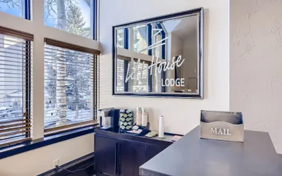 Photo 4 - Lift House Lodge, Pet Friendly, Premium Studio Condo