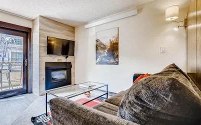 Photo 2 - Lift House Lodge, Downtown Lionshead Remodeled Studio Condo