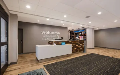 Photo 4 - Hampton Inn Detroit Southfield