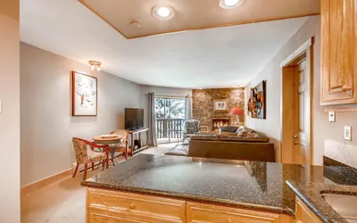 Photo 2 - Westwind 208l 1BD 1BA Gold Condo in Lionshead Village