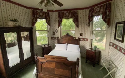 Photo 3 - Four Winds Victorian Venue & Suites