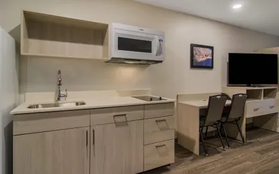 Photo 2 - Woodspring Suites Jacksonville Orange Park