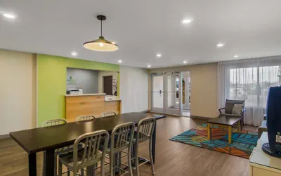 Photo 3 - Woodspring Suites Jacksonville Orange Park