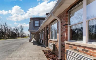 HomeTowne Studios by Red Roof Georgetown - Lexington North