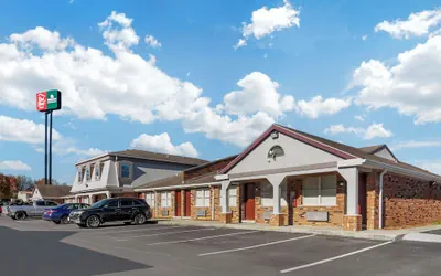 Photo 2 - HomeTowne Studios by Red Roof Georgetown - Lexington North