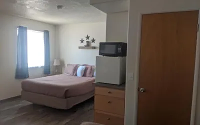 Photo 4 - Little Daisy Motel