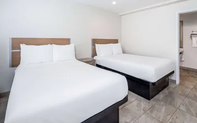 Photo 4 - Super 8 by Wyndham Bakersfield CA Near Airport
